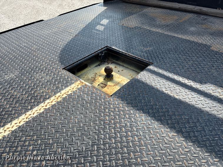 image for item EV3318 2015 GMC Sierra 3500 Crew Cab flatbed pickup truck