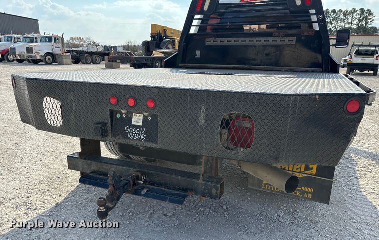 image for item EV3318 2015 GMC Sierra 3500 Crew Cab flatbed pickup truck