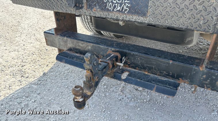 image for item EV3318 2015 GMC Sierra 3500 Crew Cab flatbed pickup truck