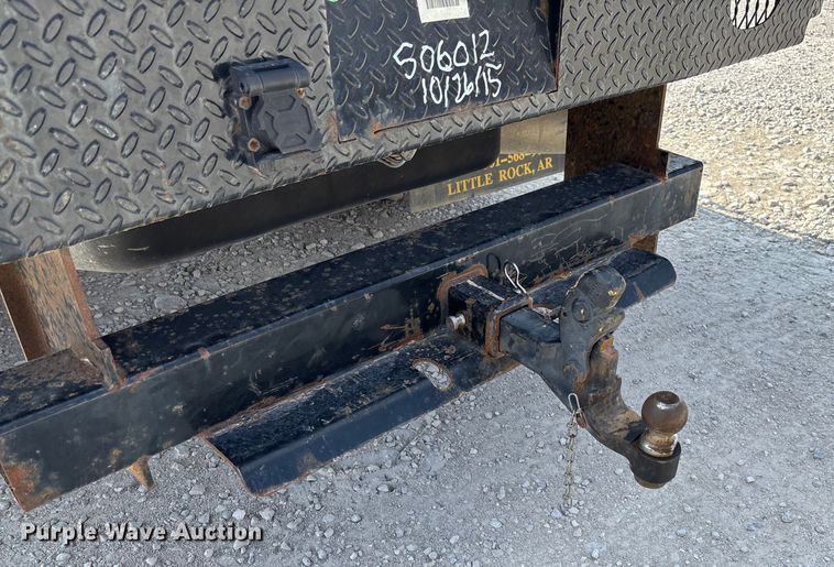 image for item EV3318 2015 GMC Sierra 3500 Crew Cab flatbed pickup truck