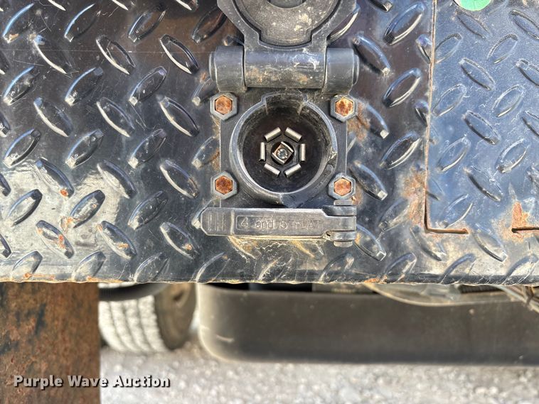 image for item EV3318 2015 GMC Sierra 3500 Crew Cab flatbed pickup truck