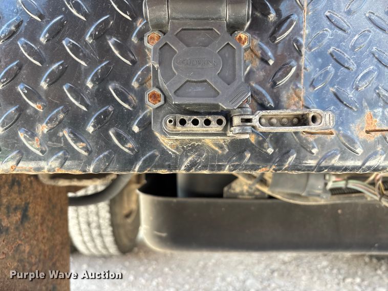 image for item EV3318 2015 GMC Sierra 3500 Crew Cab flatbed pickup truck