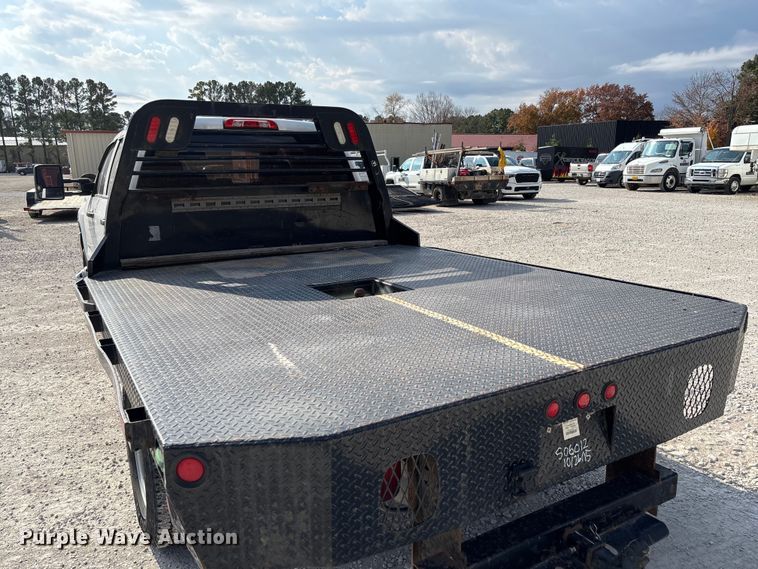 image for item EV3318 2015 GMC Sierra 3500 Crew Cab flatbed pickup truck