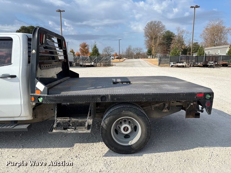 image for item EV3318 2015 GMC Sierra 3500 Crew Cab flatbed pickup truck