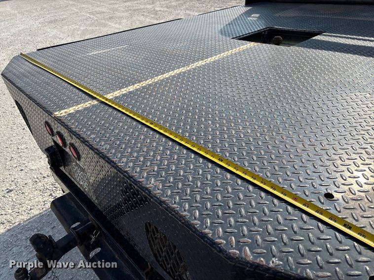 image for item EV3318 2015 GMC Sierra 3500 Crew Cab flatbed pickup truck