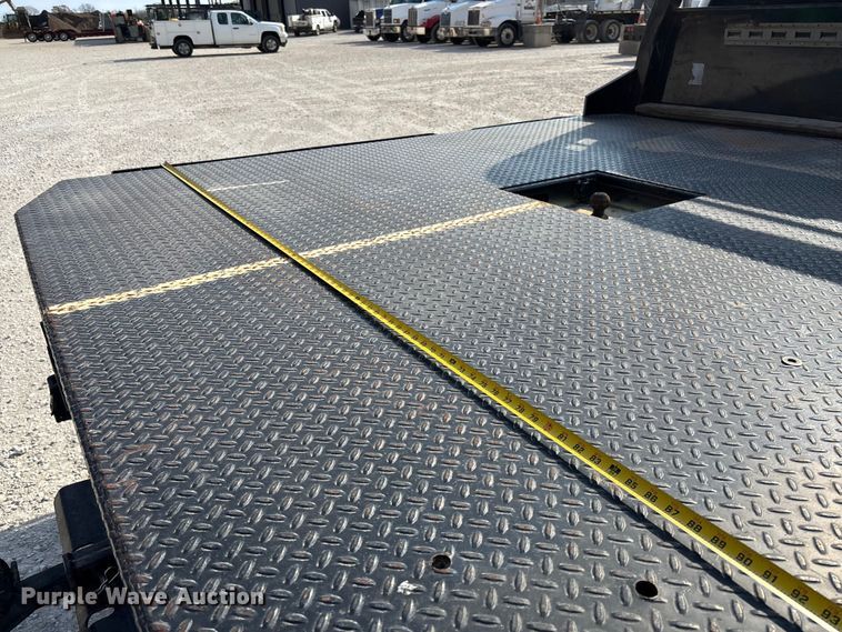 image for item EV3318 2015 GMC Sierra 3500 Crew Cab flatbed pickup truck