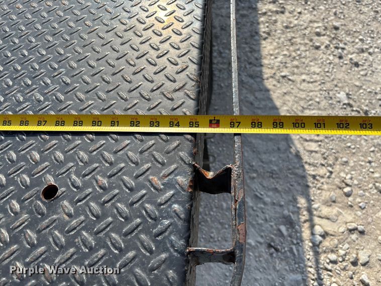 image for item EV3318 2015 GMC Sierra 3500 Crew Cab flatbed pickup truck