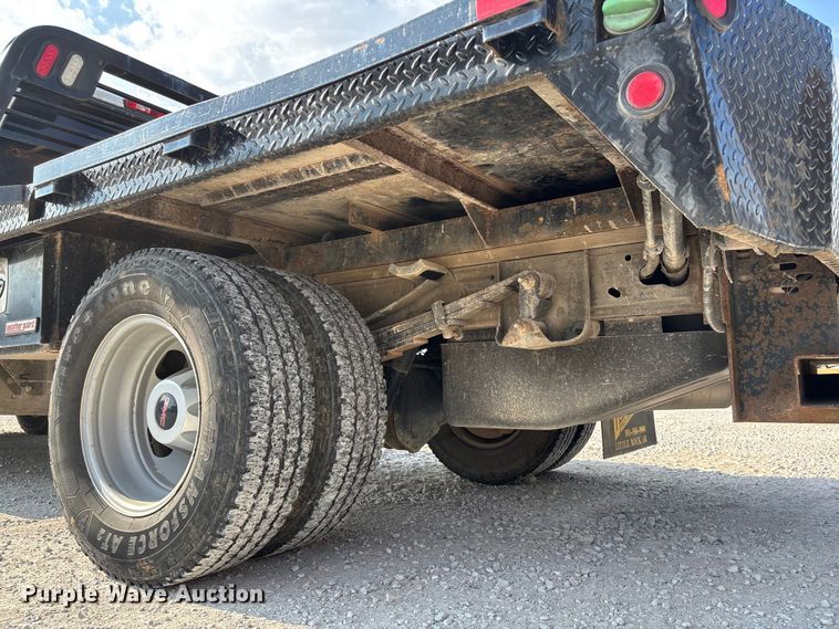 image for item EV3318 2015 GMC Sierra 3500 Crew Cab flatbed pickup truck