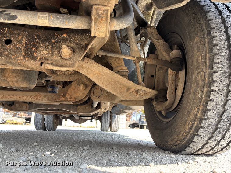 image for item EV3318 2015 GMC Sierra 3500 Crew Cab flatbed pickup truck