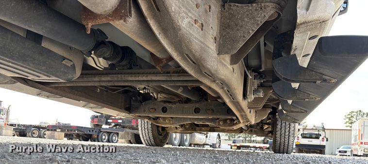 image for item EV3318 2015 GMC Sierra 3500 Crew Cab flatbed pickup truck