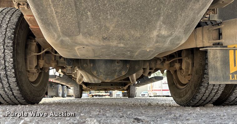 image for item EV3318 2015 GMC Sierra 3500 Crew Cab flatbed pickup truck