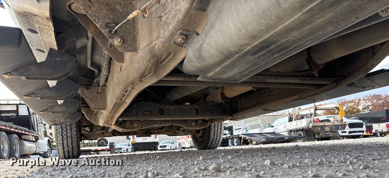 image for item EV3318 2015 GMC Sierra 3500 Crew Cab flatbed pickup truck