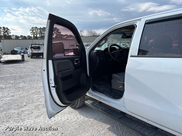 image for item EV3318 2015 GMC Sierra 3500 Crew Cab flatbed pickup truck