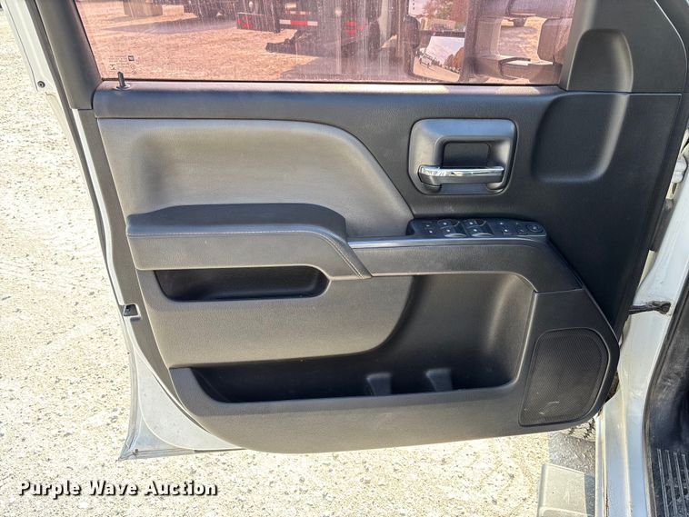 image for item EV3318 2015 GMC Sierra 3500 Crew Cab flatbed pickup truck