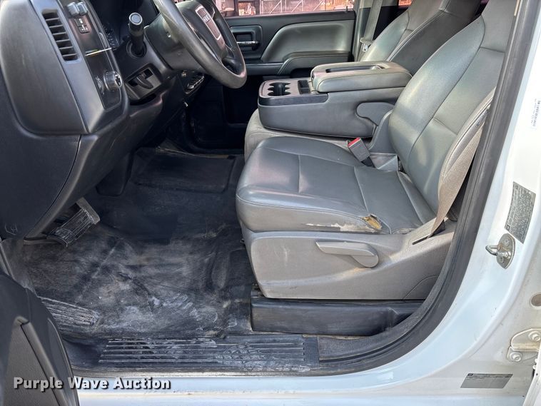 image for item EV3318 2015 GMC Sierra 3500 Crew Cab flatbed pickup truck