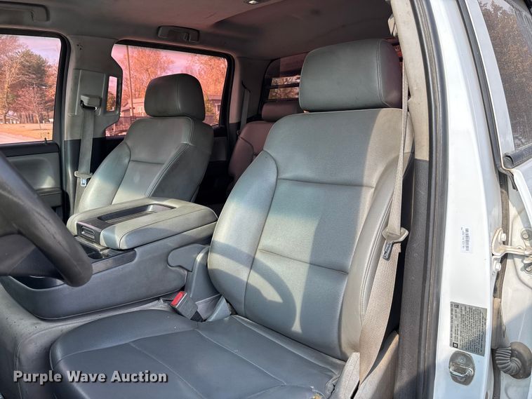 image for item EV3318 2015 GMC Sierra 3500 Crew Cab flatbed pickup truck