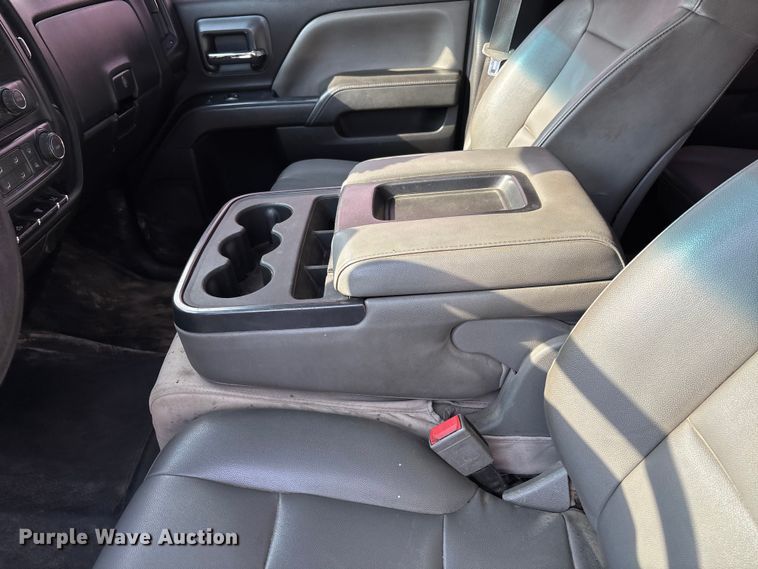 image for item EV3318 2015 GMC Sierra 3500 Crew Cab flatbed pickup truck