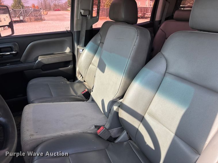 image for item EV3318 2015 GMC Sierra 3500 Crew Cab flatbed pickup truck