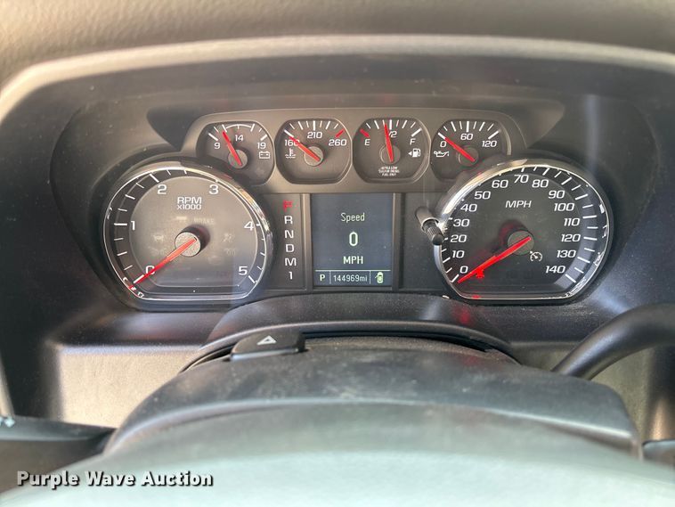 image for item EV3318 2015 GMC Sierra 3500 Crew Cab flatbed pickup truck