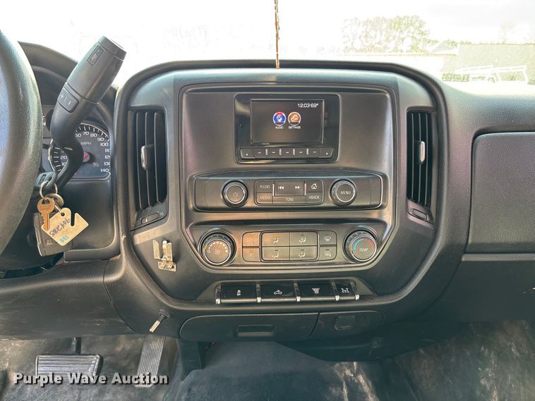 image for item EV3318 2015 GMC Sierra 3500 Crew Cab flatbed pickup truck