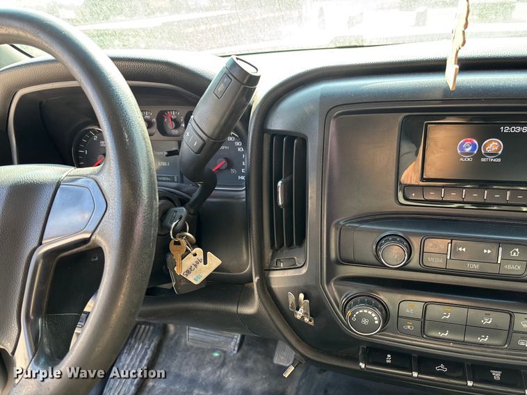 image for item EV3318 2015 GMC Sierra 3500 Crew Cab flatbed pickup truck