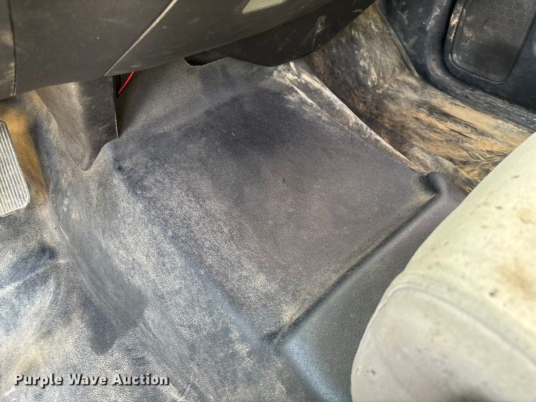 image for item EV3318 2015 GMC Sierra 3500 Crew Cab flatbed pickup truck