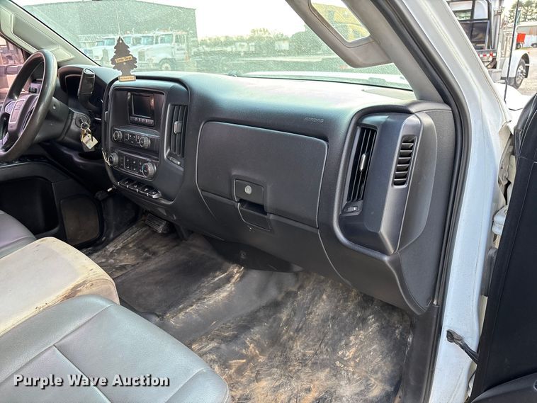 image for item EV3318 2015 GMC Sierra 3500 Crew Cab flatbed pickup truck