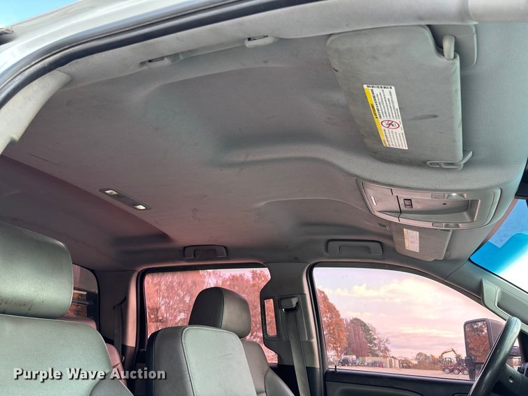 image for item EV3318 2015 GMC Sierra 3500 Crew Cab flatbed pickup truck