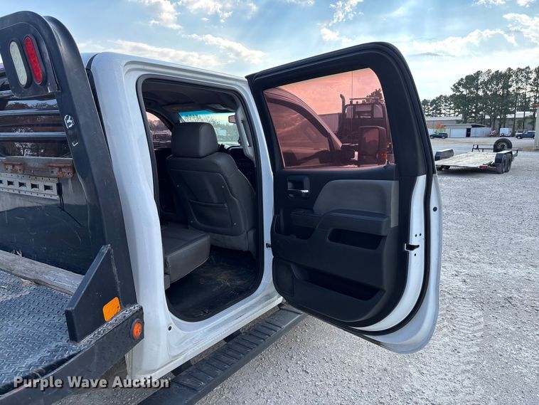 image for item EV3318 2015 GMC Sierra 3500 Crew Cab flatbed pickup truck