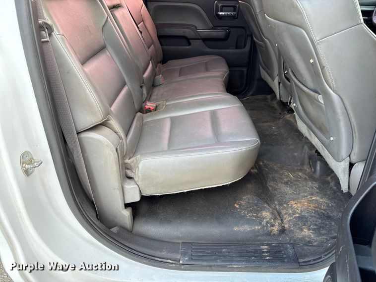 image for item EV3318 2015 GMC Sierra 3500 Crew Cab flatbed pickup truck