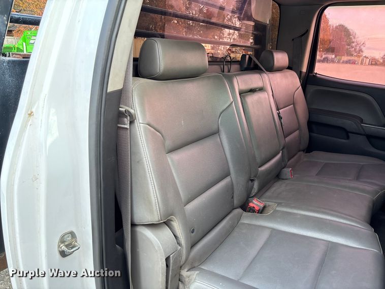 image for item EV3318 2015 GMC Sierra 3500 Crew Cab flatbed pickup truck