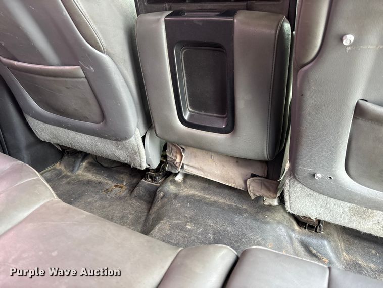 image for item EV3318 2015 GMC Sierra 3500 Crew Cab flatbed pickup truck