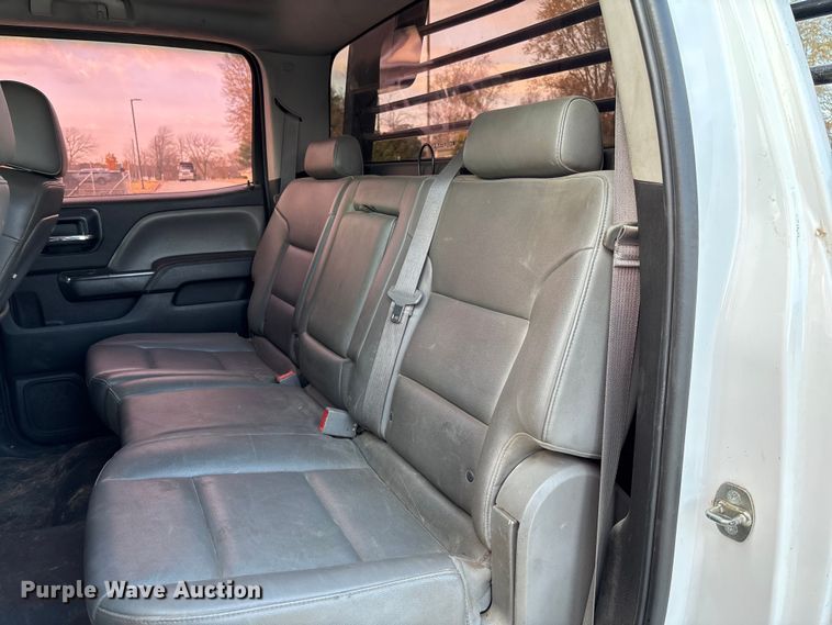 image for item EV3318 2015 GMC Sierra 3500 Crew Cab flatbed pickup truck