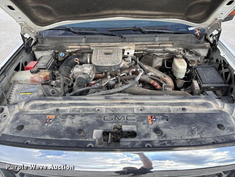 image for item EV3318 2015 GMC Sierra 3500 Crew Cab flatbed pickup truck