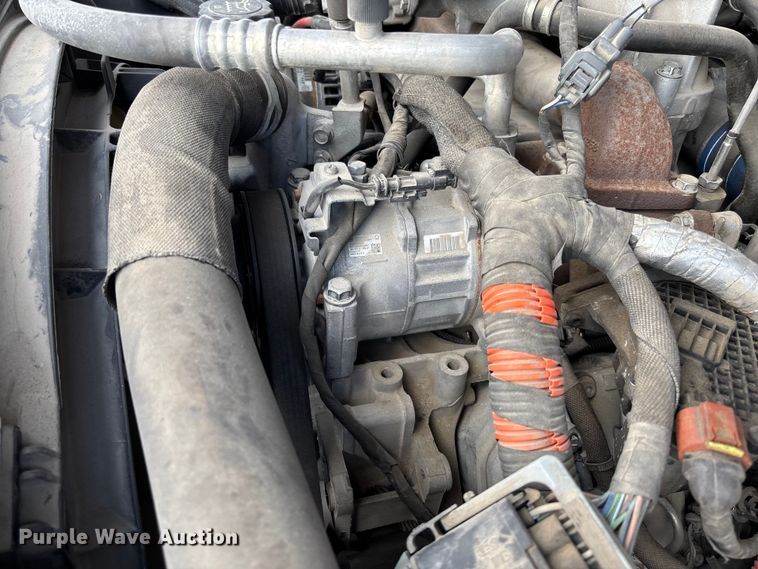 image for item EV3318 2015 GMC Sierra 3500 Crew Cab flatbed pickup truck