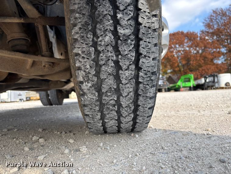 image for item EV3318 2015 GMC Sierra 3500 Crew Cab flatbed pickup truck