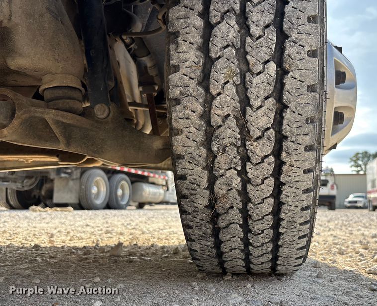 image for item EV3318 2015 GMC Sierra 3500 Crew Cab flatbed pickup truck