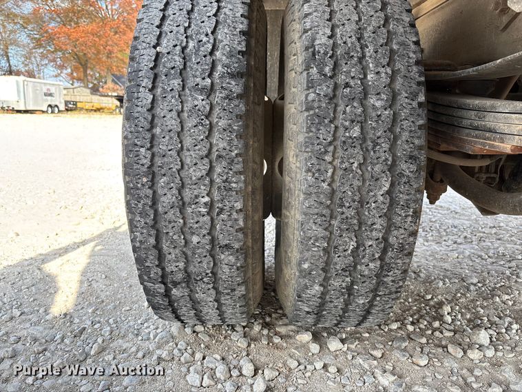 image for item EV3318 2015 GMC Sierra 3500 Crew Cab flatbed pickup truck