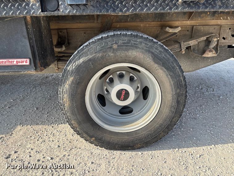 image for item EV3318 2015 GMC Sierra 3500 Crew Cab flatbed pickup truck