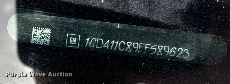 image for item EV3318 2015 GMC Sierra 3500 Crew Cab flatbed pickup truck