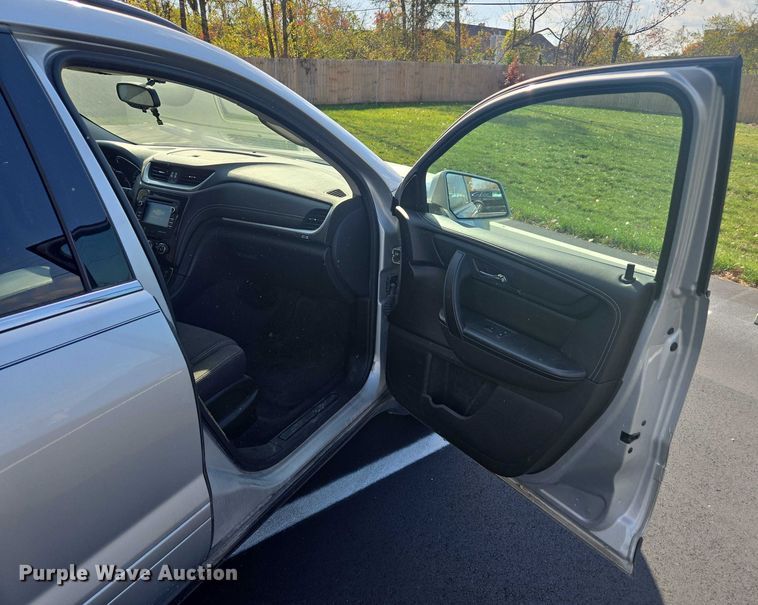 image for item EV5489 2017 Chevrolet Traverse LT SUV