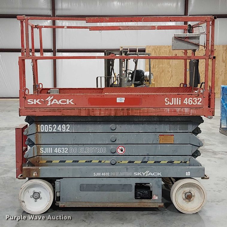 image for item FB4526 SkyJack SJIII 4632 scissor lift