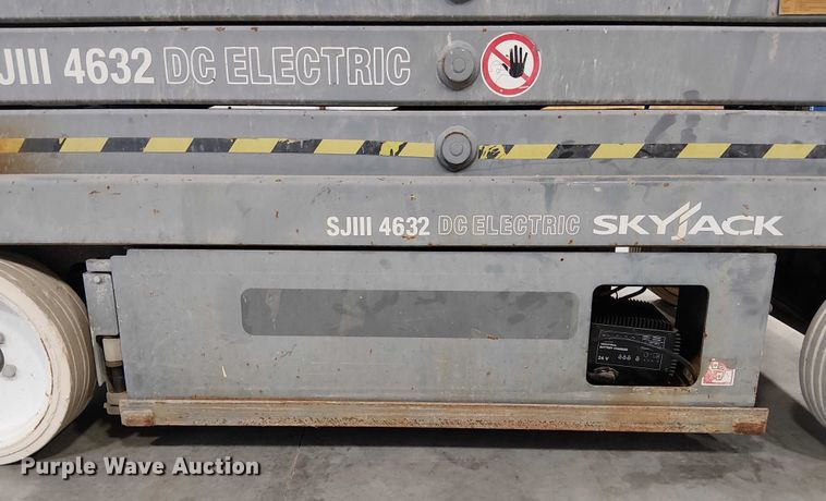 image for item FB4526 SkyJack SJIII 4632 scissor lift