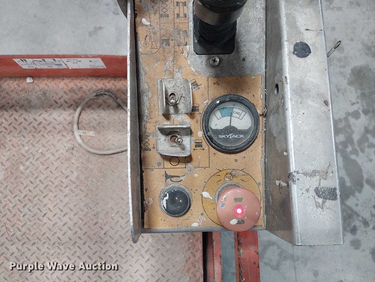 image for item FB4526 SkyJack SJIII 4632 scissor lift