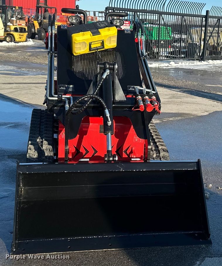 image for item FG1511 GIYI 360T compact utility loader