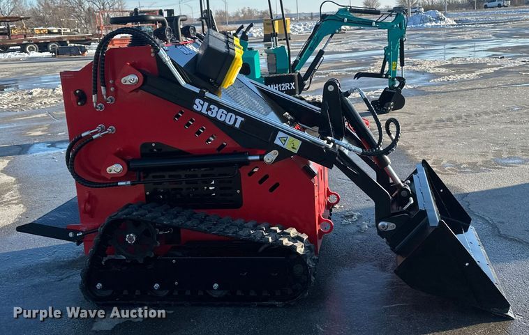 image for item FG1511 GIYI 360T compact utility loader