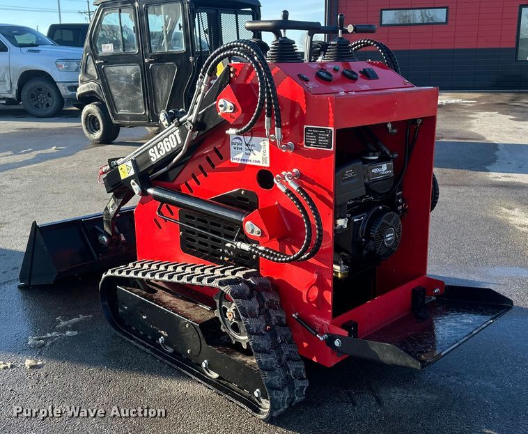 image for item FG1511 GIYI 360T compact utility loader