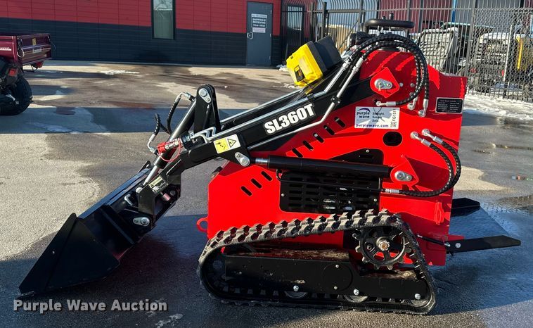 image for item FG1511 GIYI 360T compact utility loader