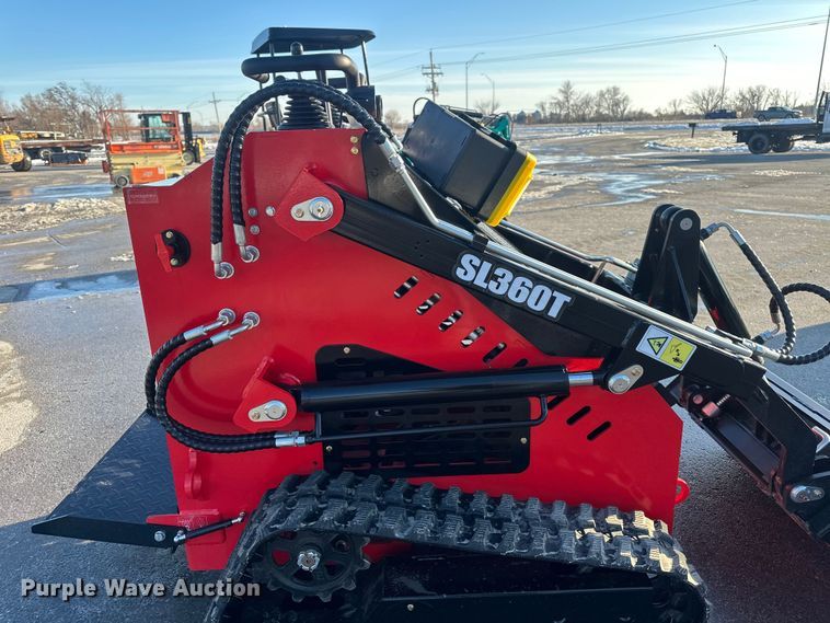 image for item FG1511 GIYI 360T compact utility loader