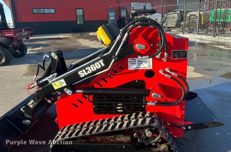 image for item FG1511 GIYI 360T compact utility loader